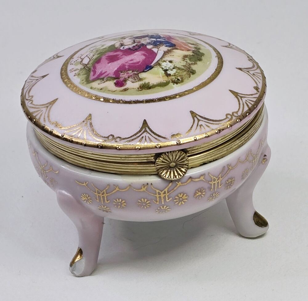 Vintage Trinket Box Victorian Courting Couple Ceramic 3 Legs Hinged